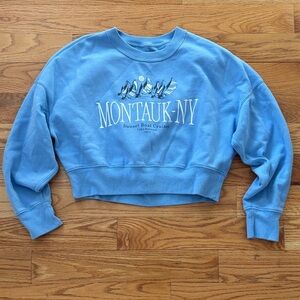 Abercrombie & Fitch Blue Montauk-NY cropped crewneck sweatshir